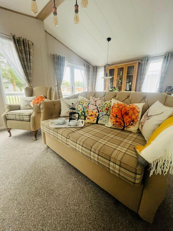 Lucky Lodge With Hot Tub ヨーク エクステリア 写真