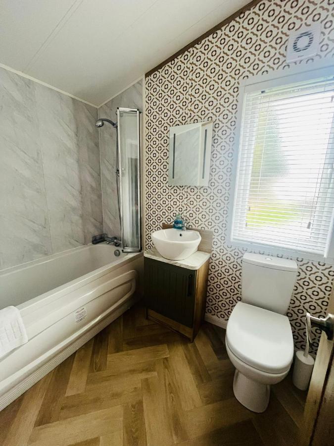 Lucky Lodge With Hot Tub ヨーク エクステリア 写真